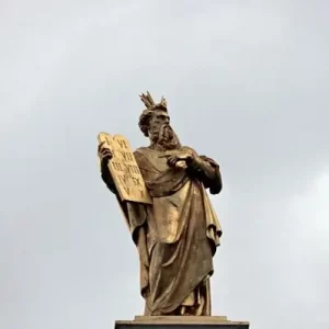 origine du droit en France avec les 10 commandements de Moise